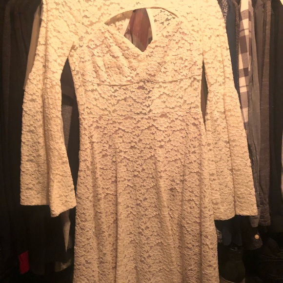 Bcbg Lace Boho Bell sleeve dress - Picture 3 of 4